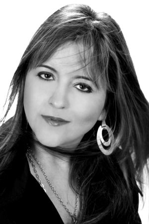 Cantora Cely Muniz